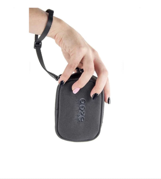 DISCRETE TRAVELER WRISTLET